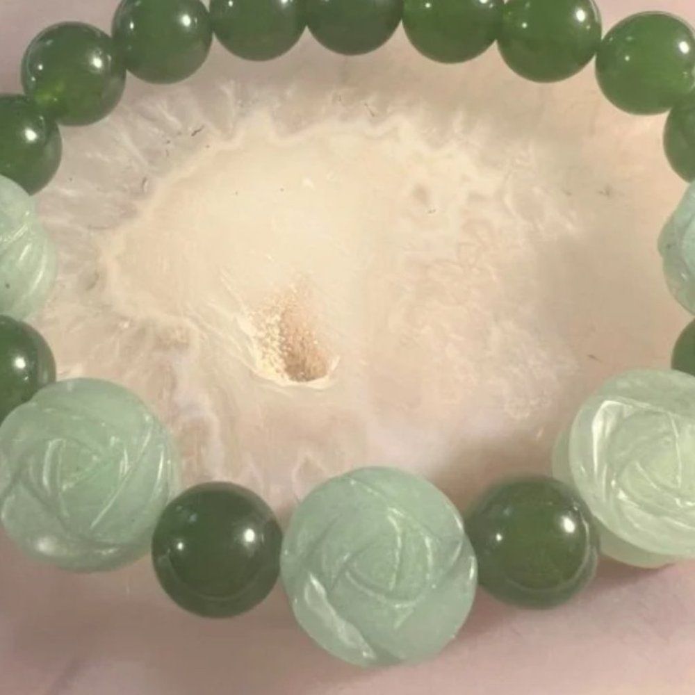 Green Aventurine Roses and Beads Stretch Bracelet - NWOT